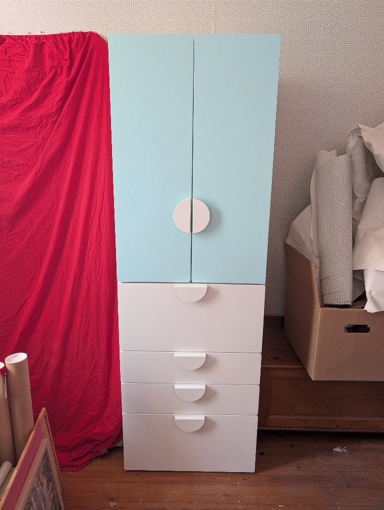 Kinderkleerkast met lichtblauwe accenten, Huis en Inrichting, Ophalen, Modern met lichtblauw accenten, 50 tot 100 cm, Zo goed als nieuw