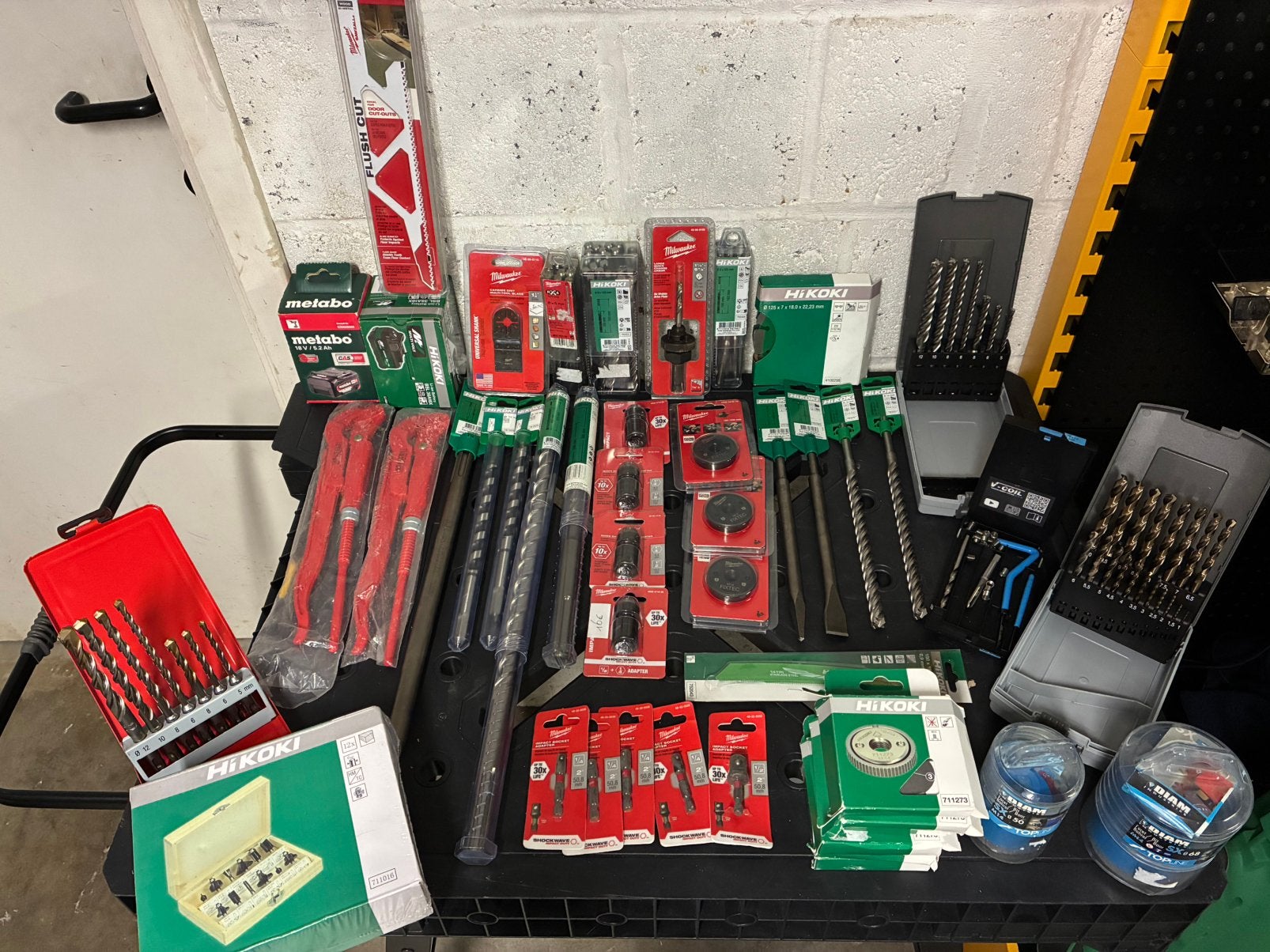 Lot d’accessoires Hikoki et Milwaukee, accu Metabo et Hikoki, Enlèvement, Neuf