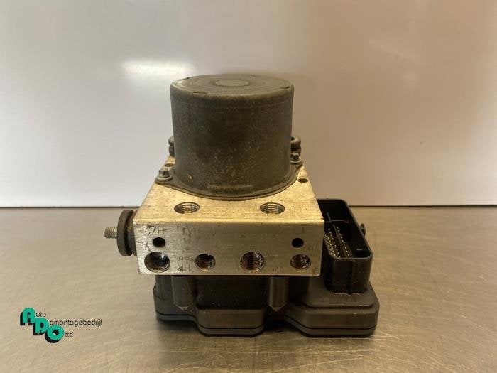 Pompe ABS d'un Volkswagen Polo (Polo 14-), Volkswagen, -, 3 mois de garantie, Utilisé