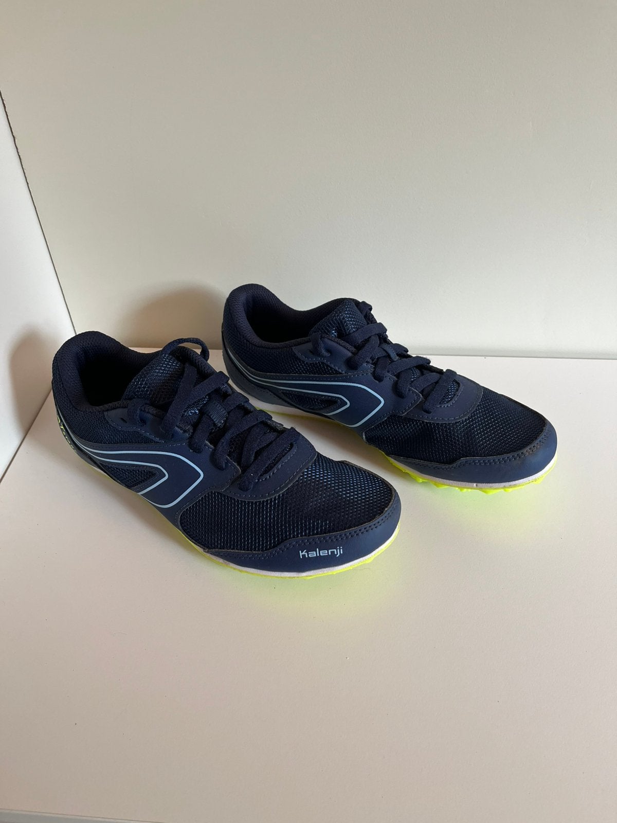 Decathlon spikes, Sport en Fitness, Ophalen, Zo goed als nieuw, Spikes