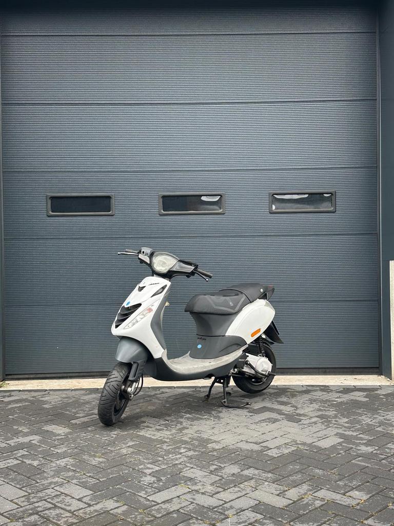 Piaggio zip sp h20 orgineel duits b klasse, Fietsen en Brommers, Ophalen, Zo goed als nieuw, Elektrisch