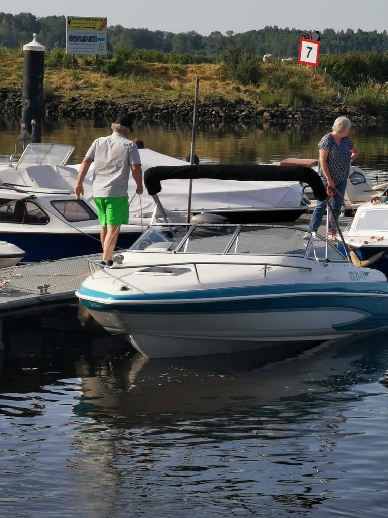 Mooie glastron v8 met trailer, Watersport en Boten, Ophalen, Gebruikt, Binnenboordmotor, 200 pk of meer