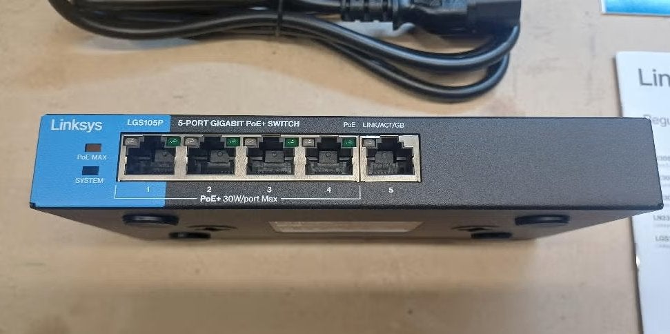 2 x Linksys switch gigabit 5 poorten PoE unmanaged nieuw, Computers en Software, Netwerk switches, Ophalen of Verzenden, Nieuw