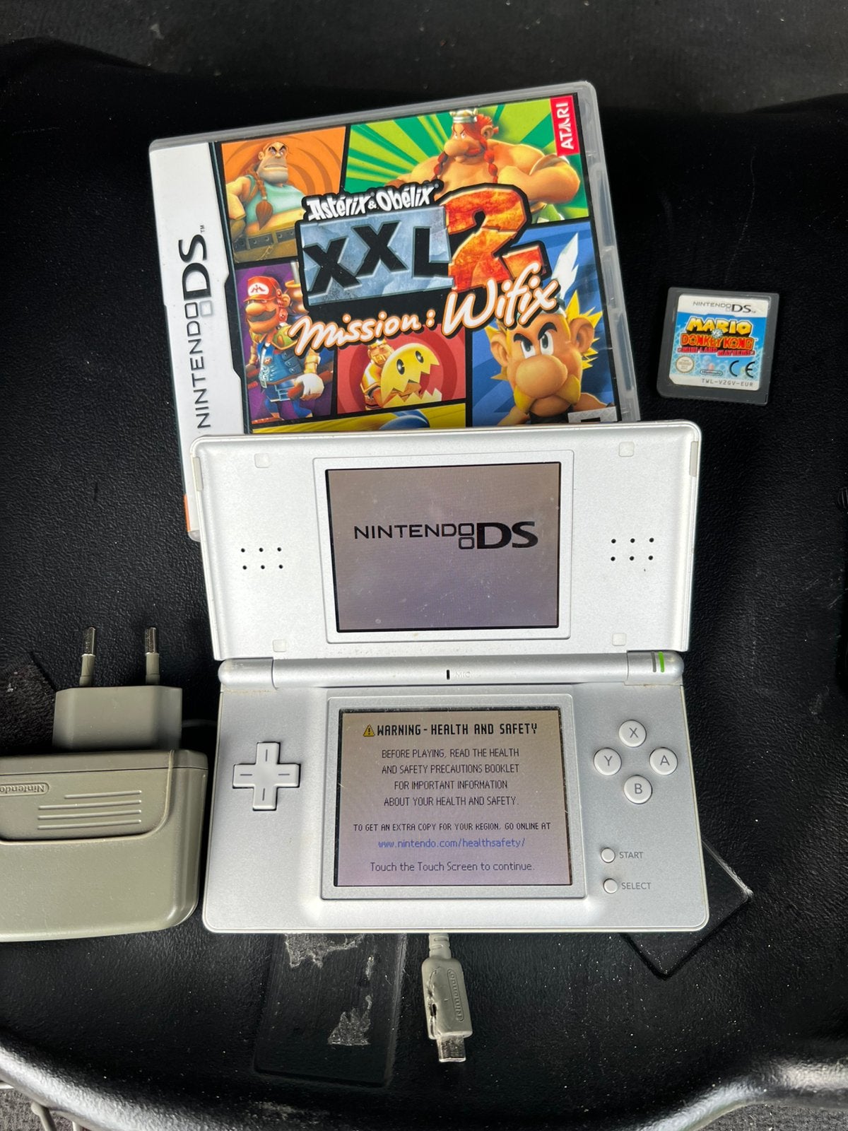 Nintendo ds met 2 games, Games en Spelcomputers, Spelcomputers | Nintendo DS, Ophalen, Zo goed als nieuw