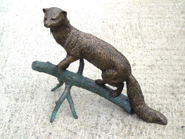 une fouine sur branche en bronze., Enlèvement ou Envoi, Neuf, Autres matériaux, Animal