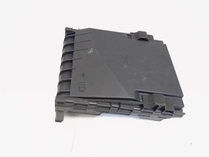 Boîte à fusibles d'un Volkswagen Passat, Volkswagen, -, 3 mois de garantie, Utilisé