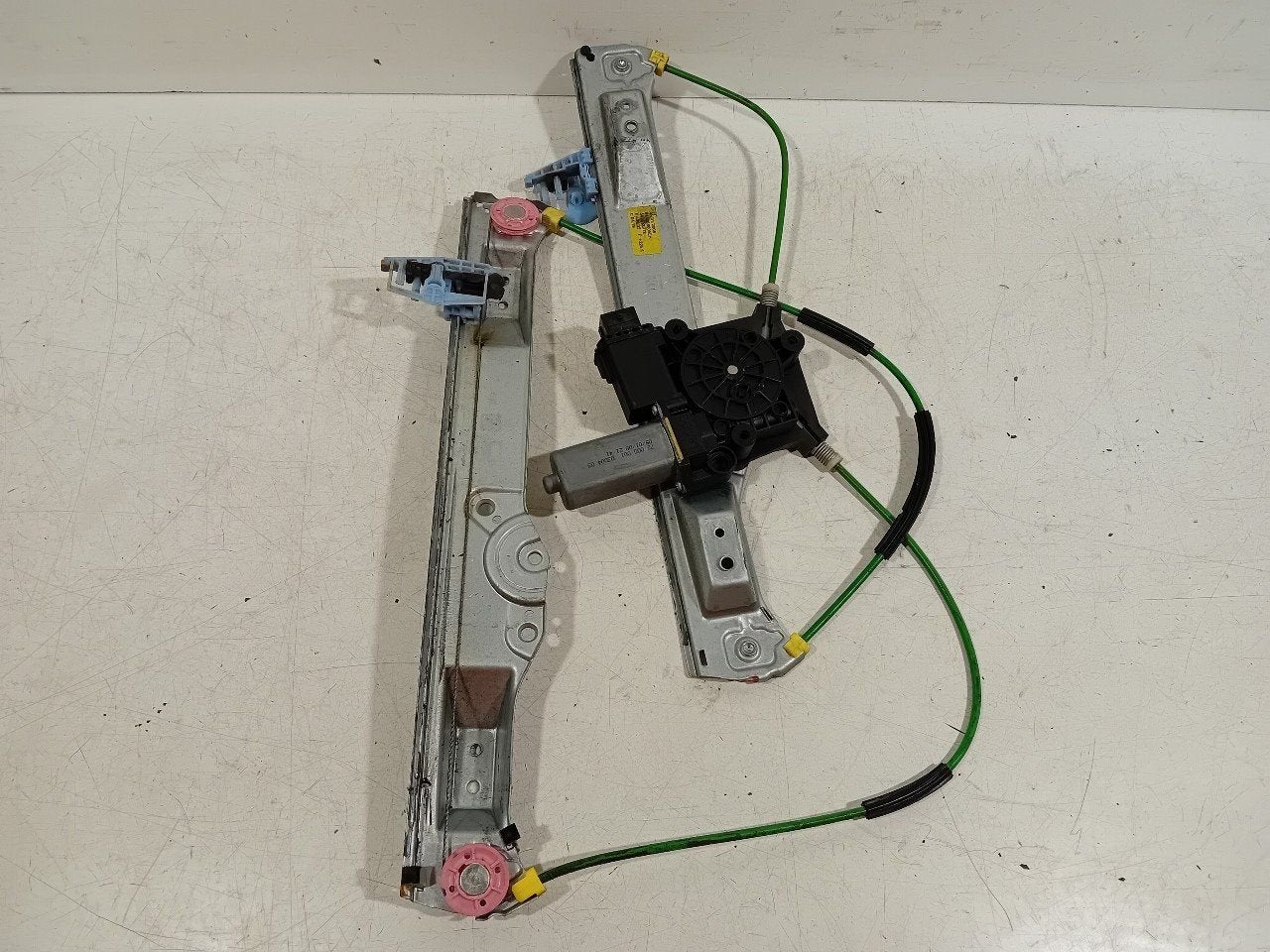 Raammechaniek elektrisch links voor Opel Corsa, Onderdelen@venauto.nl, Van der Ven Autorecycling B.V., Ettenseweg 76, 4706 PB Roosendaal, The Netherlands