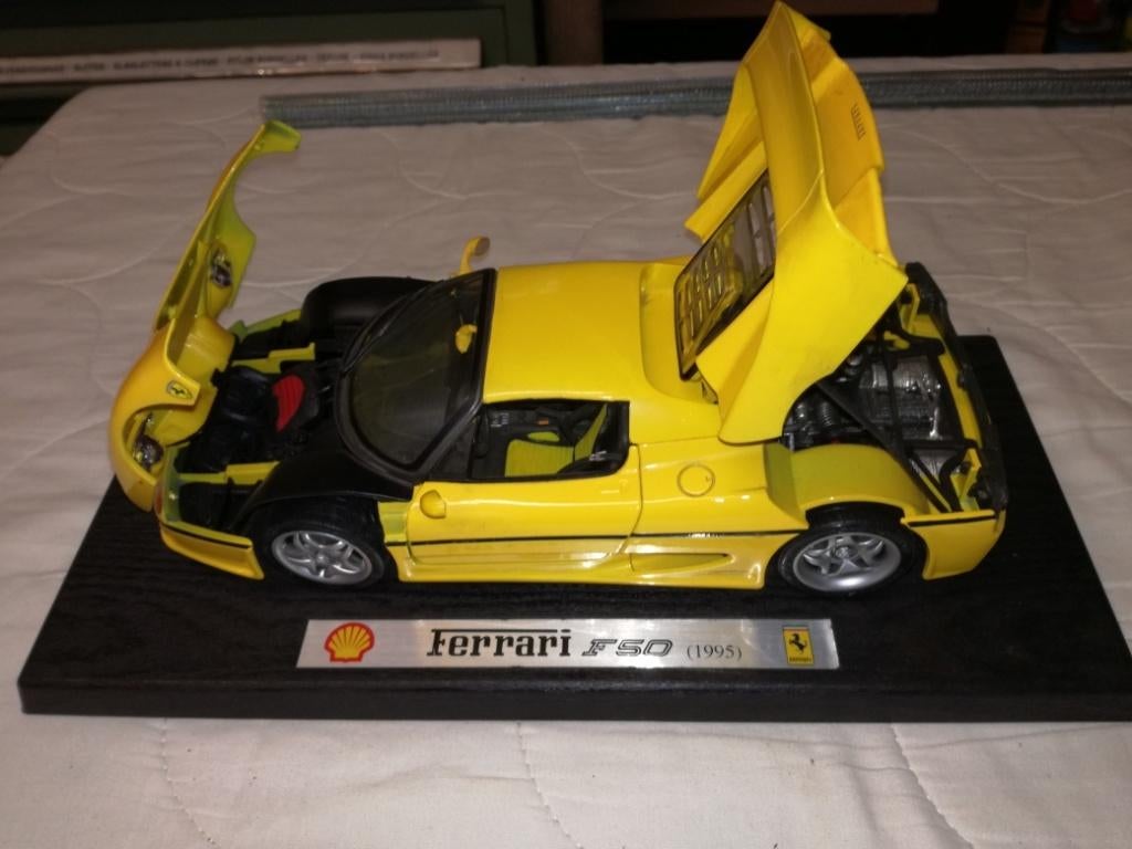 Bburago Ferrari F-50 (1995) Geel schaal 1/18, Verzamelen, Ophalen of Verzenden, Zo goed als nieuw, Auto's
