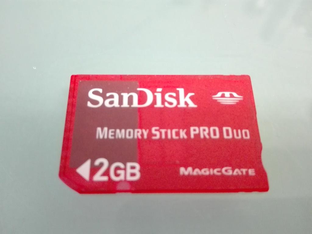 diverse Sandisk sdkaartjes + tas + reader (nieuwstaat), Audio, Tv en Foto, Foto | Geheugenkaarten, Videocamera, Overige typen