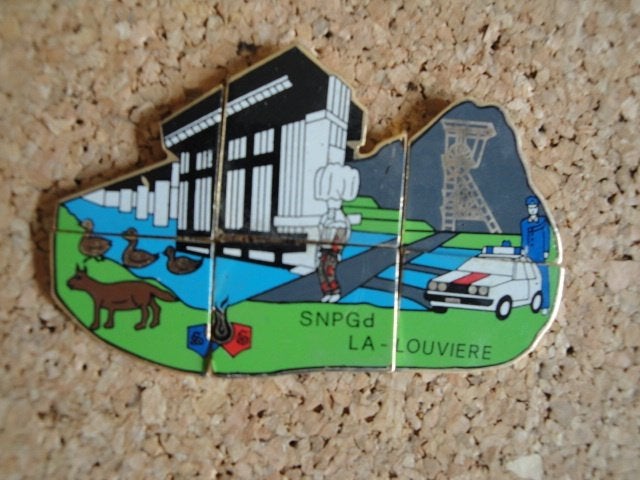 Pin Gendarmerie puzzle La Louvière, Collections, Broches, Pins & Badges, Enlèvement ou Envoi