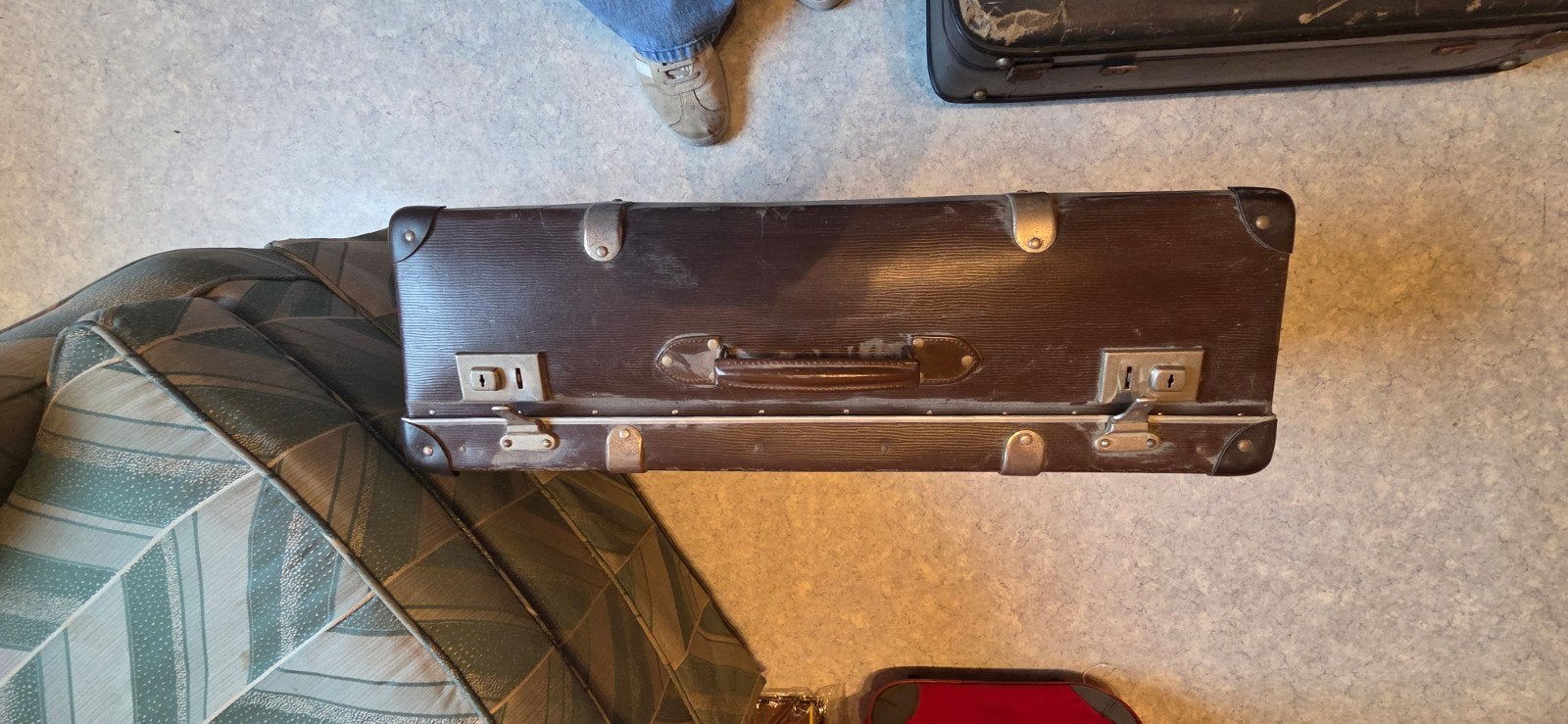 valise ancienne, Enlèvement