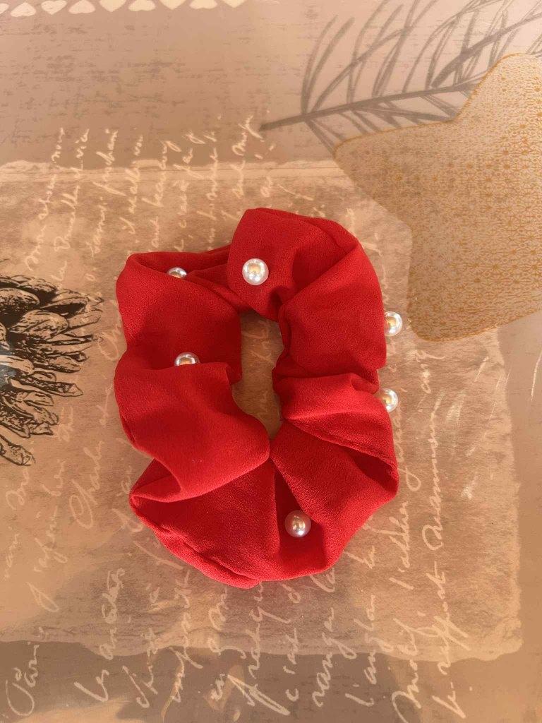 Chouchou rouge avec perles blanches, Ophalen, Zo goed als nieuw, Haarspeld