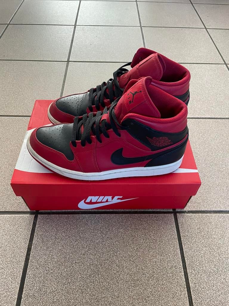 Nike Jordan 1 Mid Reverse Bred – Maat 44 – Zeer goede staat, Ophalen, Zo goed als nieuw