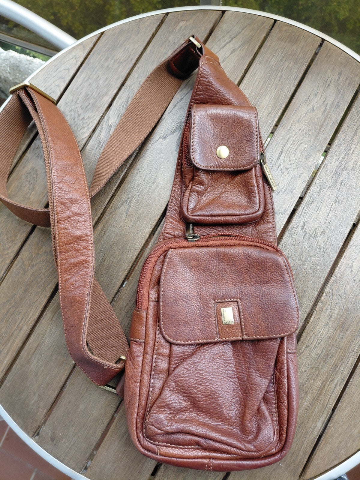 Sac bandoulière cuir brun Arthur et Aston, Enlèvement, Brun