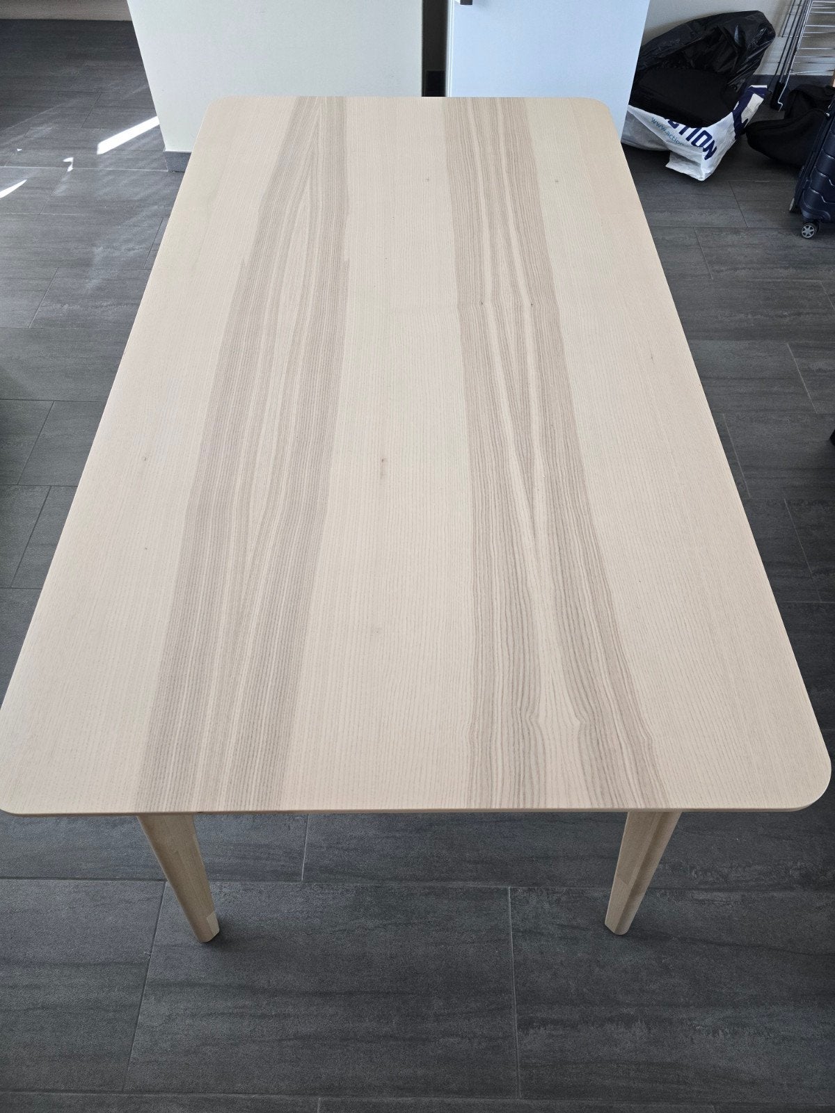 Lisabo tafel splinternieuw met factuur., Huis en Inrichting, Tafels | Eettafels, Ophalen