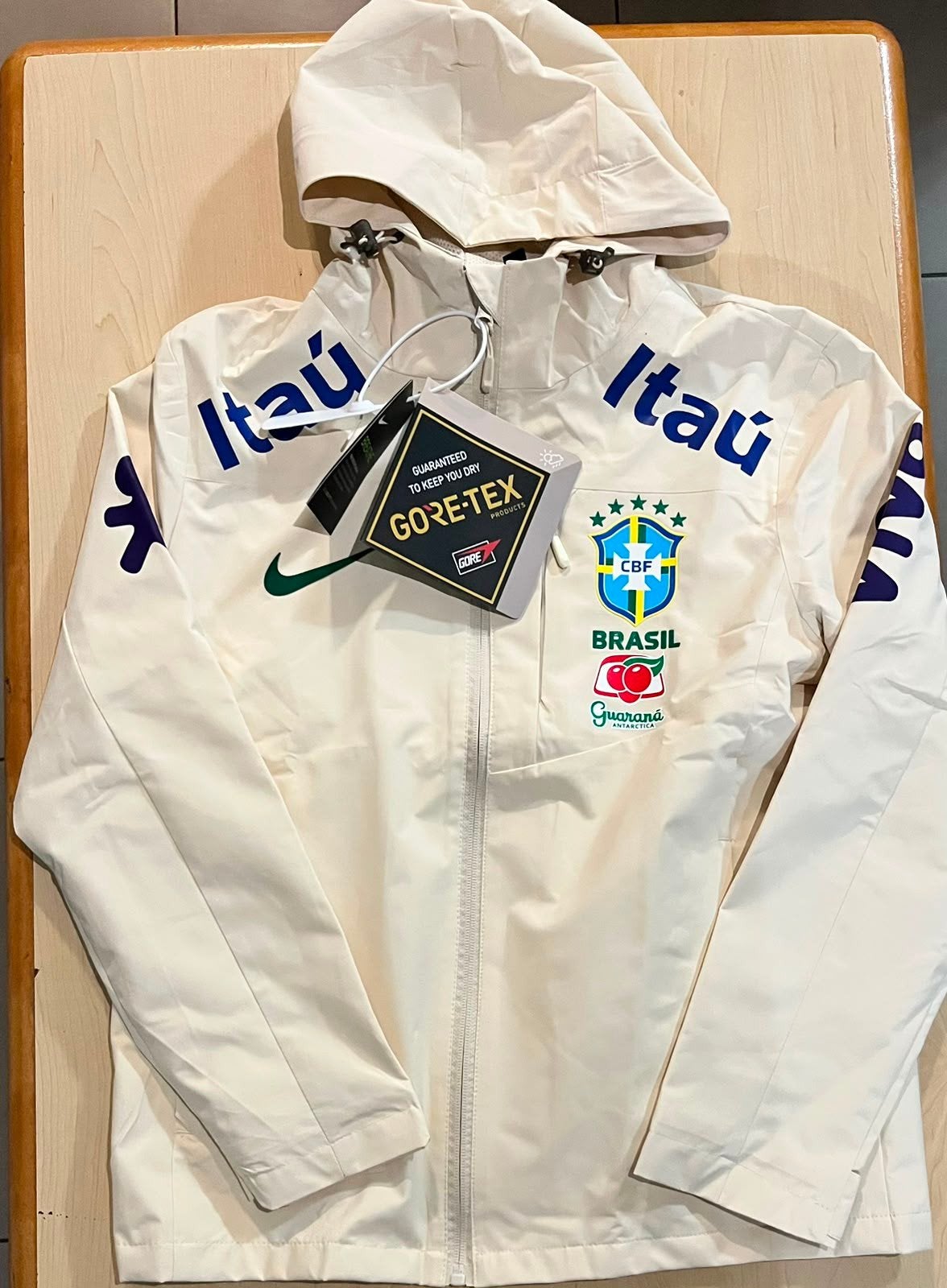 Veste blanche Brasil, Vêtements | Hommes, Pulls & Vestes, Enlèvement ou Envoi, Neuf, Taille 46 (S) ou plus petite, Blanc