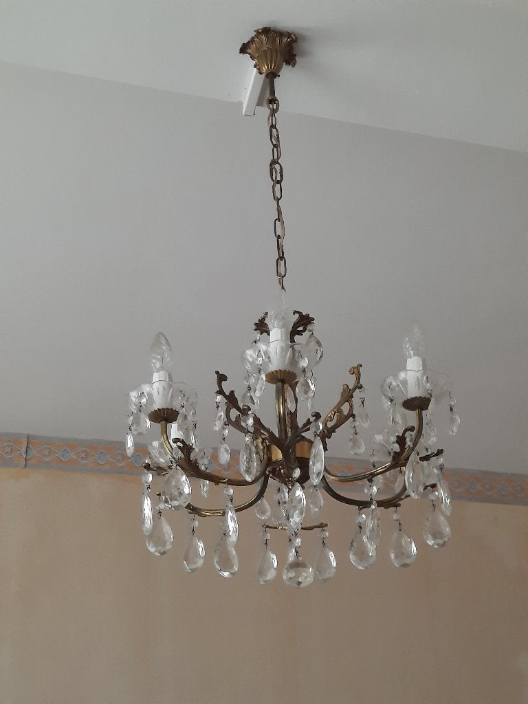 lustres en cristal, Enlèvement