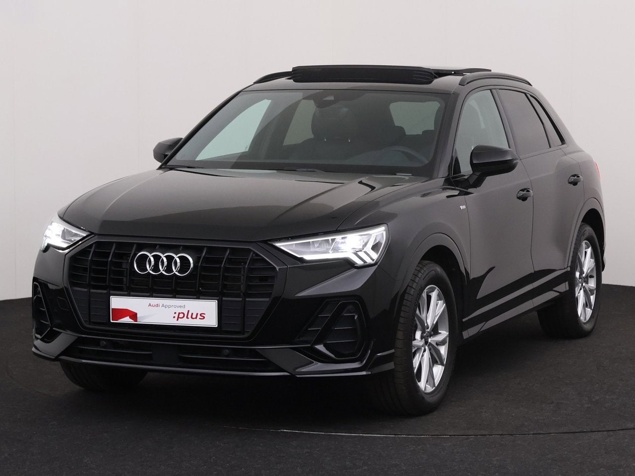 Audi Q3 S-Line 35 TFSI 150 PK S-tronic - Trekhaak - Panorami, Auto's, Automaat, Zwart, 153 g/km, SUV of Terreinwagen