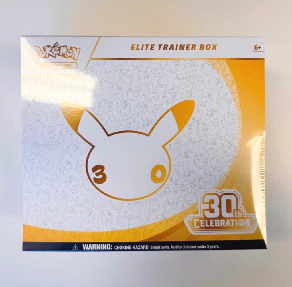 BUNDEL! Pokémon 30th Celebration = ETB + PC + BC, Envoi, Neuf, Booster box, Foil