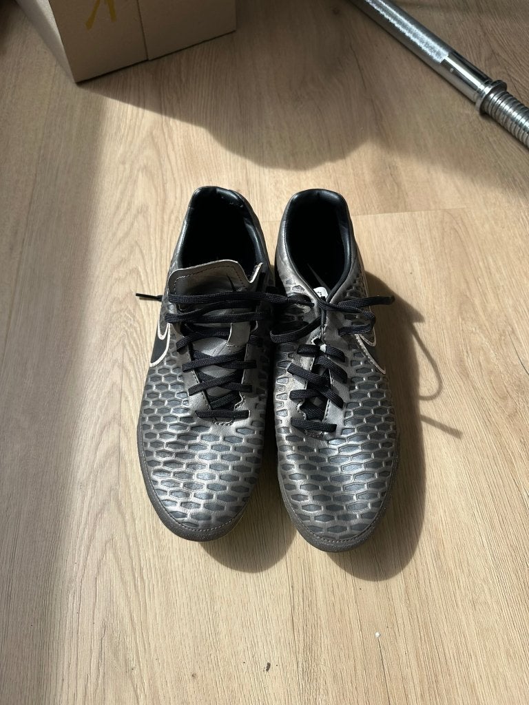 Chaussures de football Nike taille 42 utilisées une fois, Comme neuf, Enlèvement, Chaussures, Taille M