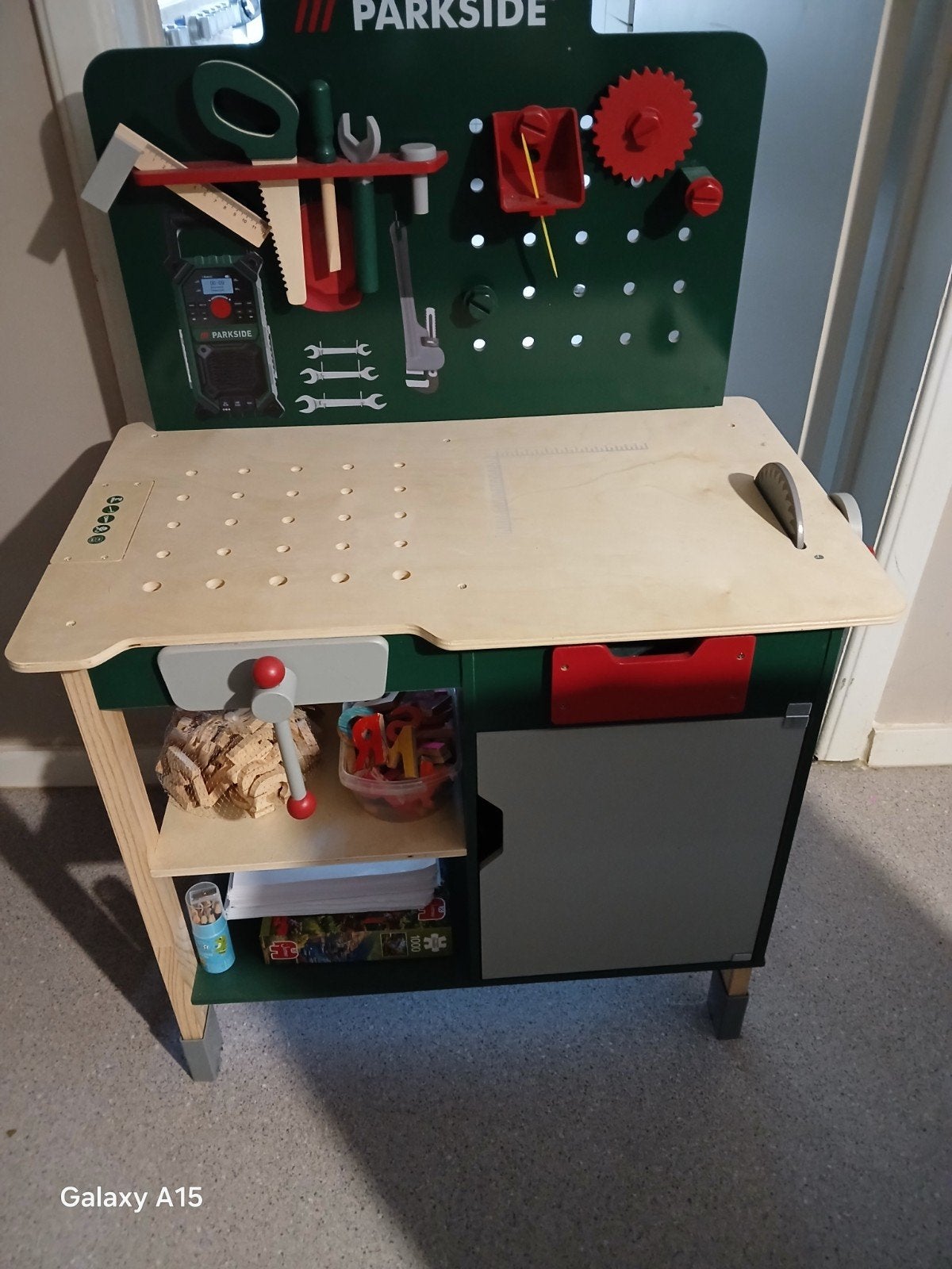 kinder werkbank met gereedschap, Ophalen