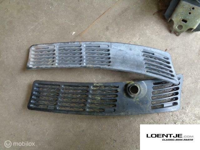 Afdekkap onder de voorruit bmw e30 325i 320i 318i etc, Autos : Pièces & Accessoires, Vitres & Accessoires, BMW, Utilisé, Enlèvement ou Envoi