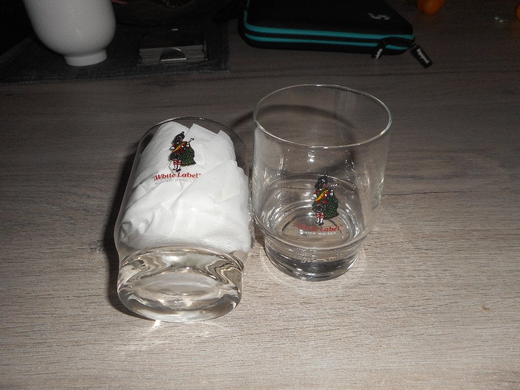 2 x oude  whisky glazen white label, Ophalen of Verzenden, Zo goed als nieuw, Overige typen