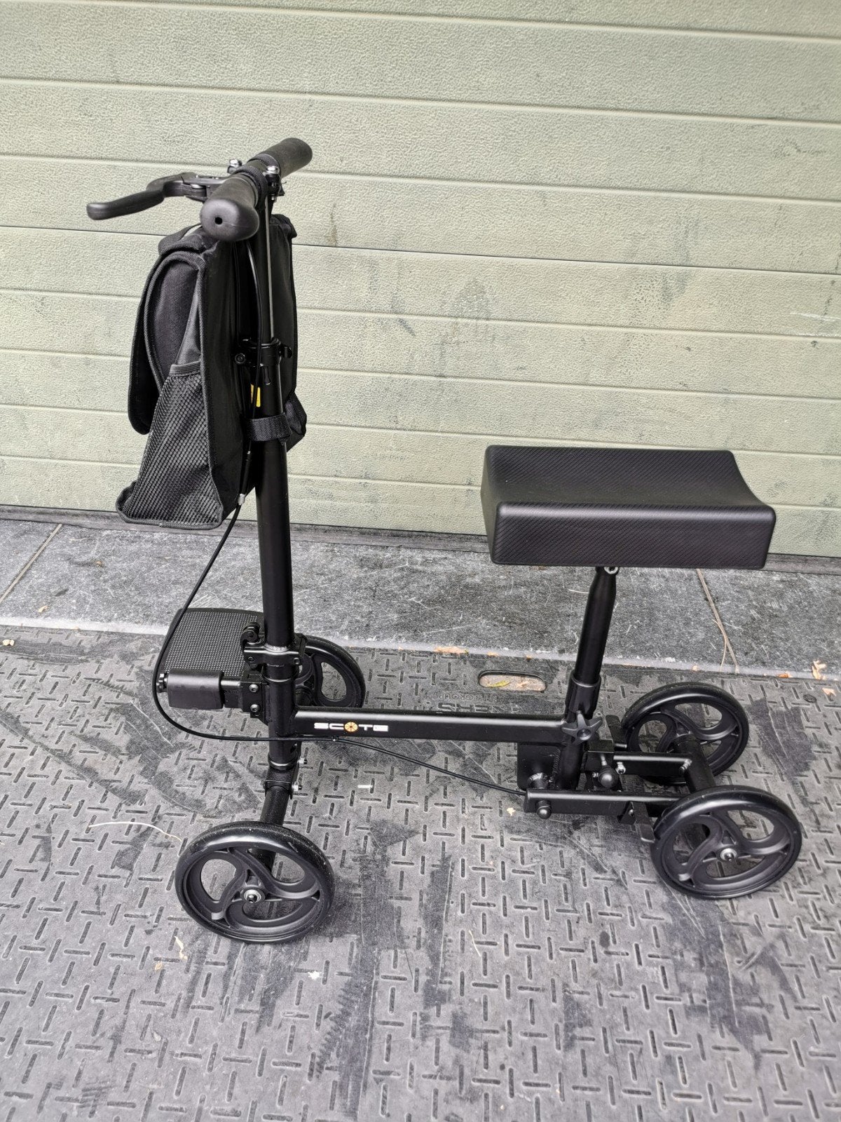 Merk scote 
Kleurzwart.
Gewicht van item9,8 Kilogram, Enlèvement ou Envoi