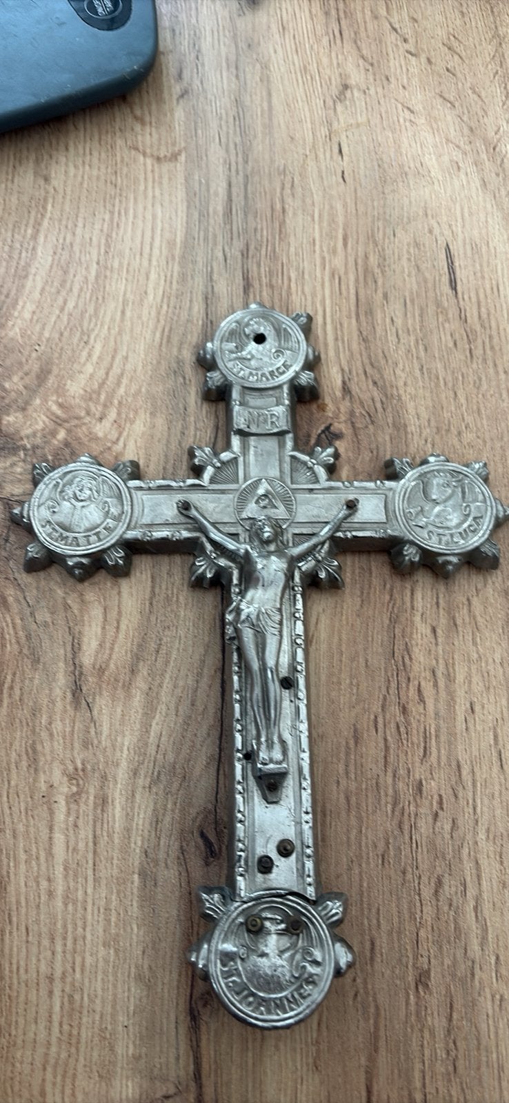 Ancien Crucifix mural en métal signé JANCO - Art religieux, Ophalen of Verzenden