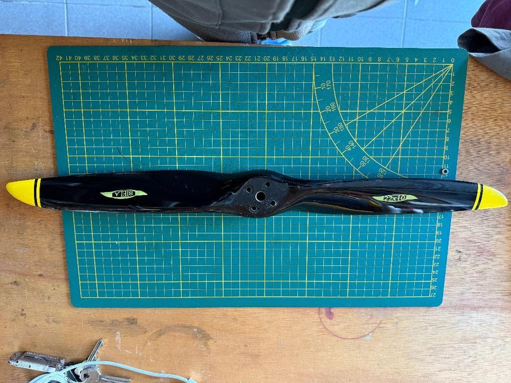 Hélice en carbone Biela 22X10 noir/jaune, Hobby & Loisirs créatifs, Modélisme | Radiocommandé & Téléguidé | Avions, Neuf, Essence