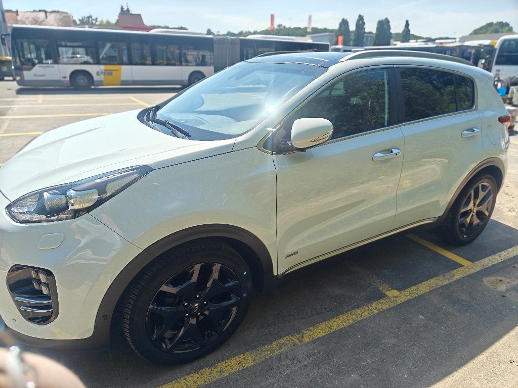 Kia Sportage, Autos, Kia, Particulier, Sportage, Essence, Euro 6, SUV ou Tout-terrain, 5 portes, Automatique, Blanc, Noir, Cuir synthéthique