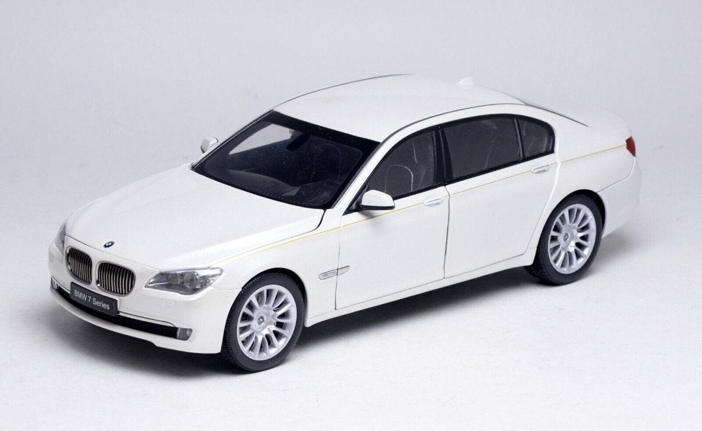 BMW 760LI (F02) KYOSHO WHITE, Hobby en Vrije tijd, Modelauto's | 1:18, Ophalen of Verzenden, Zo goed als nieuw, Auto, Kyosho