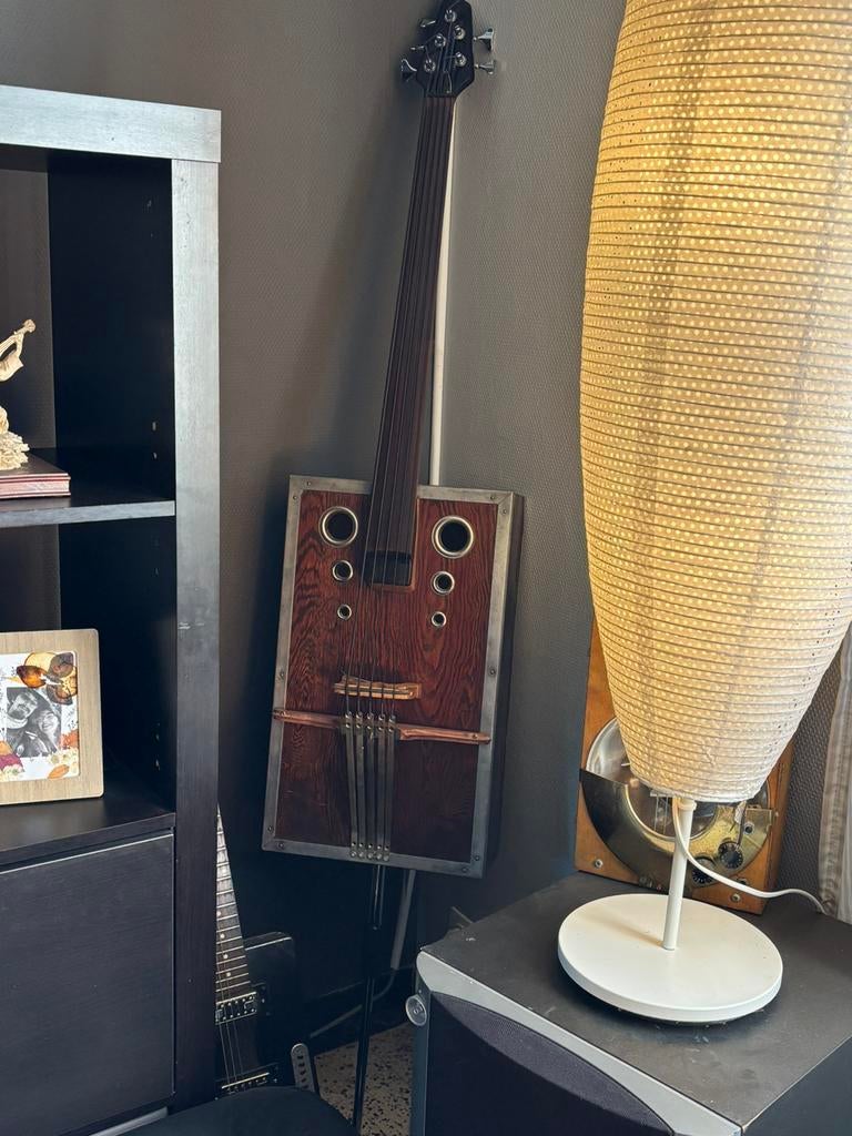 Dubbele bassine/kofferbas 5-snarige unieke stukken, Muziek en Instrumenten, Snaarinstrumenten | Gitaren | Bas, Ophalen, Zo goed als nieuw