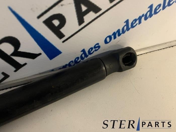 Amortisseur capot moteur gauche d'un Mercedes E-Klasse, 3 mois de garantie, Utilisé, -, -
