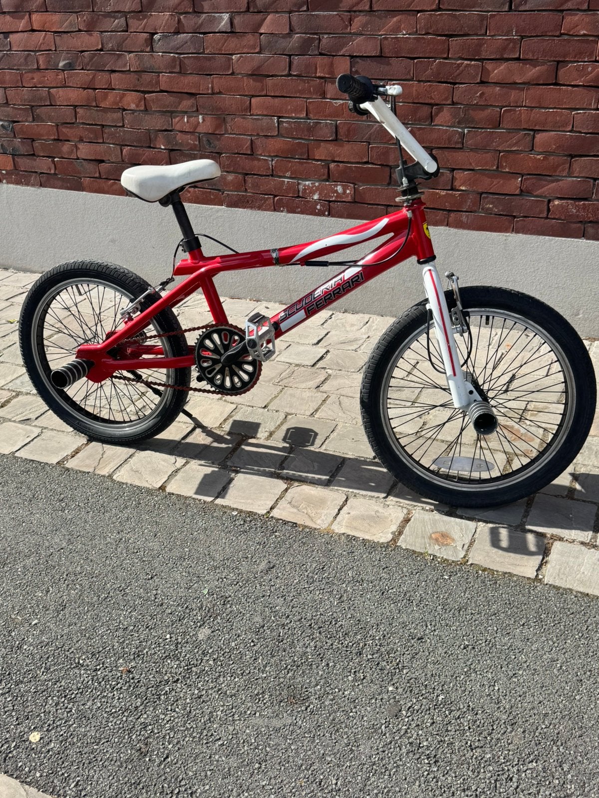 BMX SCUDERIA FERRARI 20 pouces Guidon tourne à 360 degrés., Vélos & Vélomoteurs, Frein sur jante, Aluminium, Comme neuf, Enlèvement