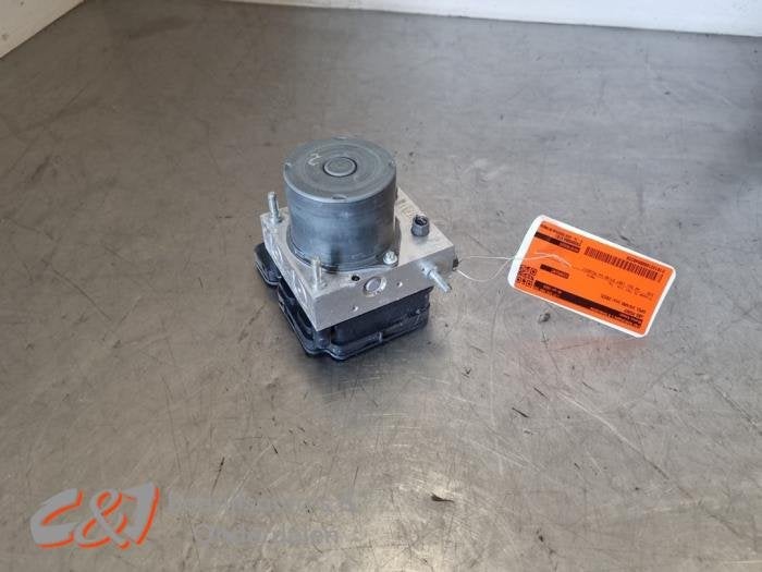 ABS Pomp van een Opel Vivaro, Gebruikt, -, -, Opel