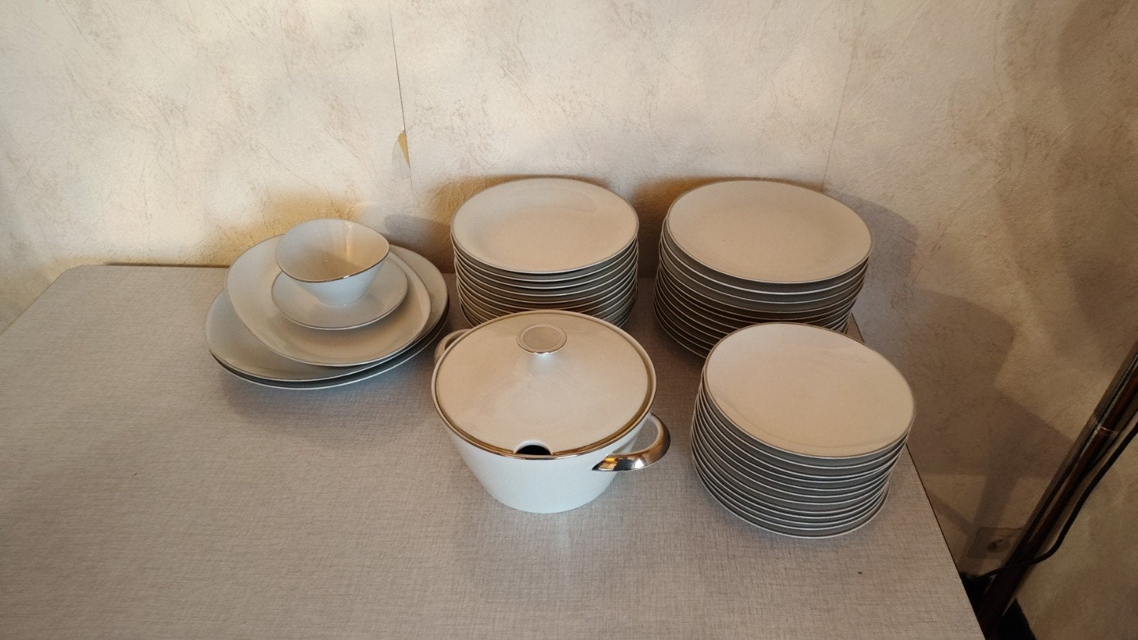 een volledig eetservice, Enlèvement, Comme neuf, Porcelaine