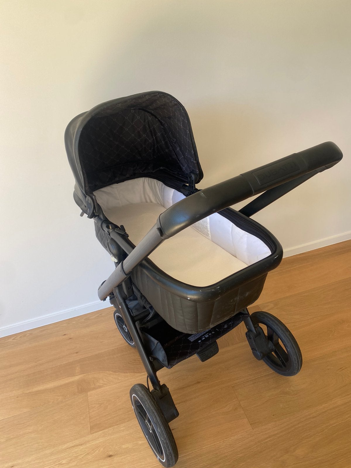 Buggy dubatti zwart leer, Enlèvement, Comme neuf