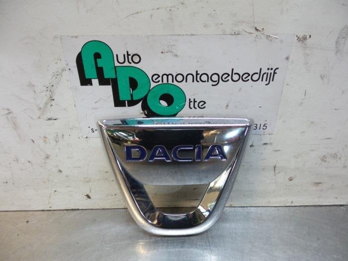 Emblème d'un Dacia Logan (Logan 2 14-), Dacia, -, 3 mois de garantie, Utilisé