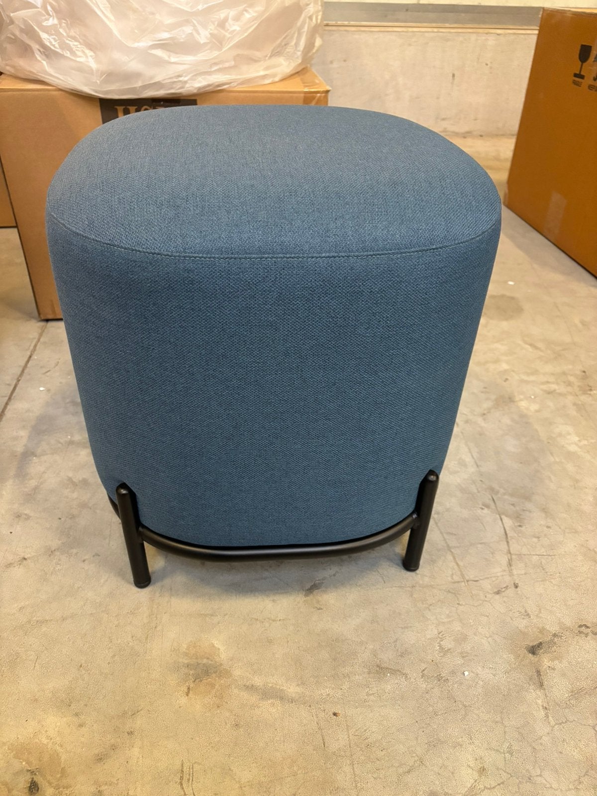 Nieuwe poef, Huis en Inrichting, Zetels | Voetbanken en poefs, Minder dan 50 cm, Vierkant, Nieuw, Minder dan 50 cm