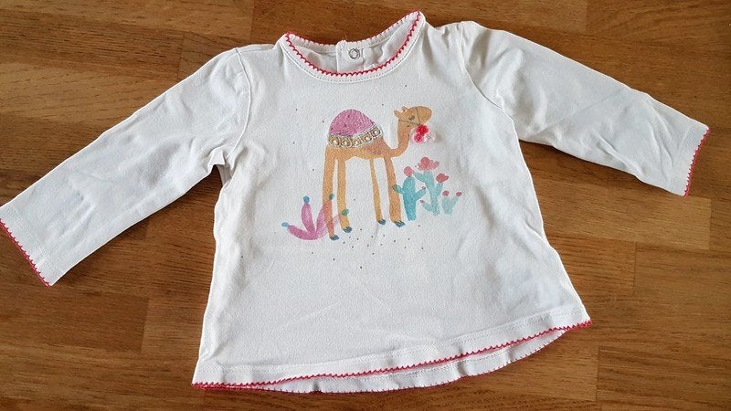CATIMINI - Joli t-shirt avec dromadaire - T.12 mois/74 cm, Catimini, Enlèvement ou Envoi, Utilisé, Chemisette ou Manches longues