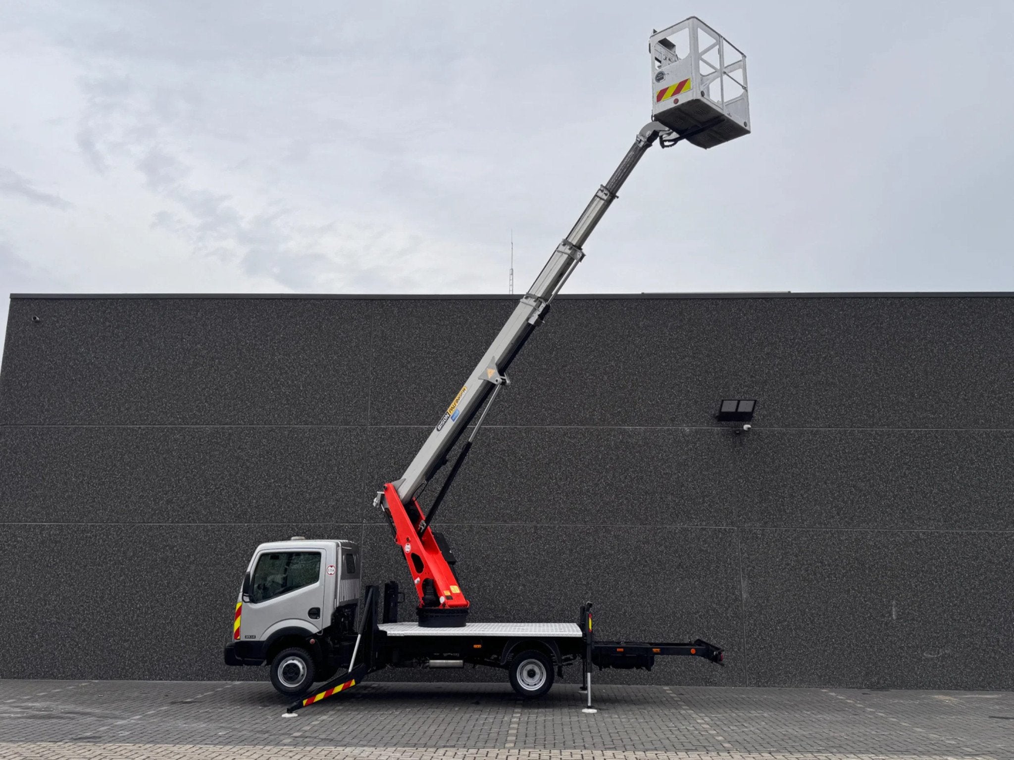 Nissan Cabstar 35.14 Palfinger PA 20 T (bj 2014), Auto's, Euro 5, Gebruikt, Overige brandstoffen, Bedrijf