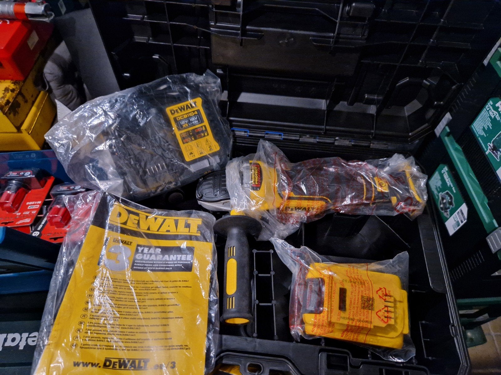disqueuse dewalt +batterie et chargeur coffre, Enlèvement, Neuf