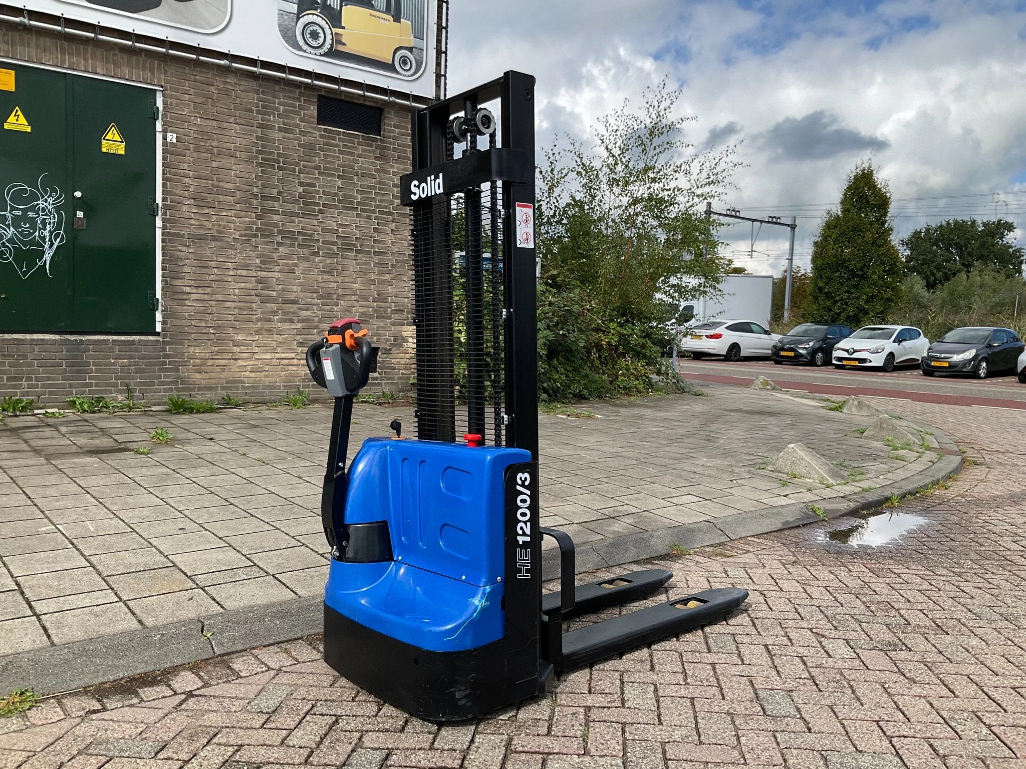 Solid Hub CDD12J 1.200KG 3.00METER STAPELAAR, Empileur, Électrique, Solid Hub, Marconistraat 2
3133KL  Vlaardingen, NL