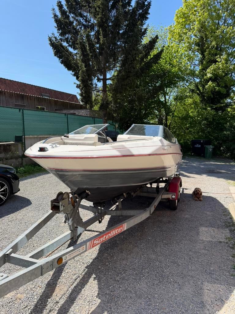 Bayliner capri bowrider 1850 + trailer, Watersport en Boten, Speedboten, Zo goed als nieuw, Ophalen