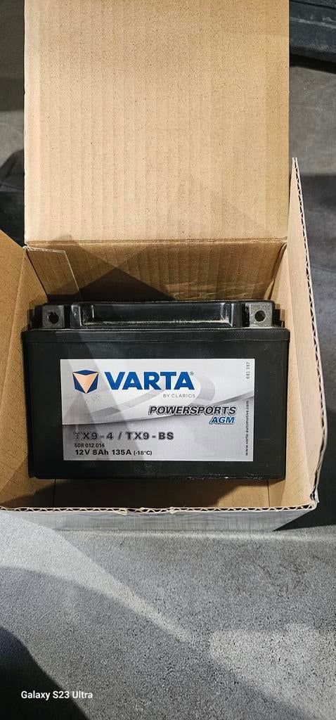 Baterij moto   12V 8Ah 135A Varta neuf, Autos : Pièces & Accessoires, Enlèvement