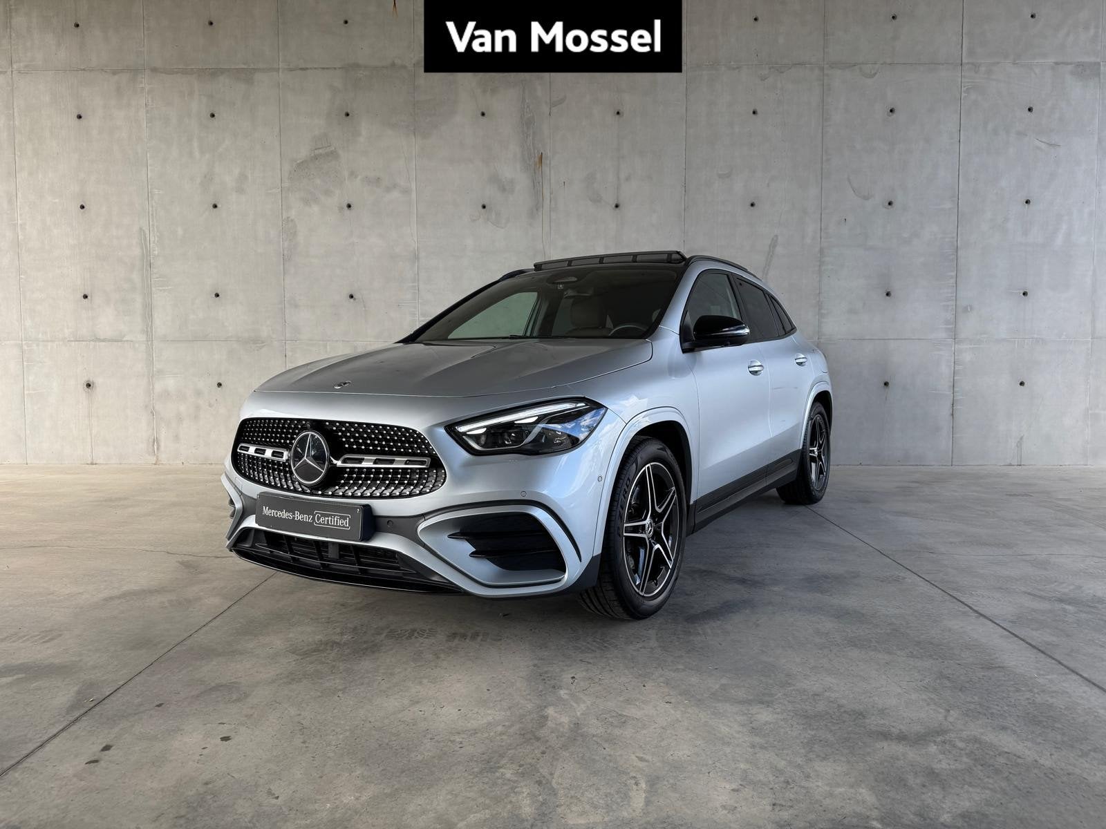 Mercedes-Benz GLA 180 Star Edition + TREKHAAK + HEAD UP + PA, Auto's, Dealer onderhouden, Stof, Gebruikt, 4 cilinders