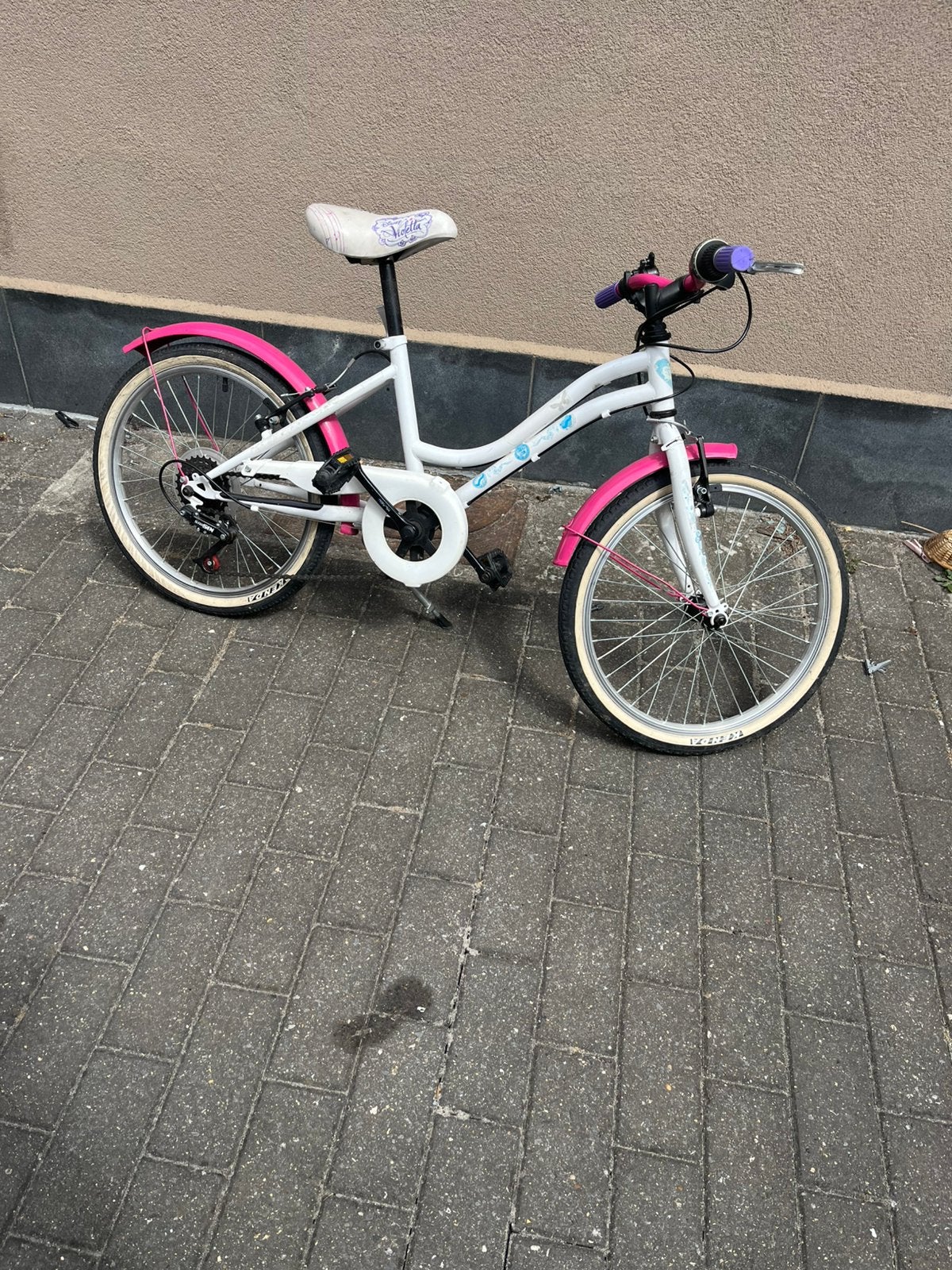 Meisjesfiets Troll 20 inch - wit/roze - 6/9 jaar €55, Ophalen, Gebruikt, Velgrem, Handrem