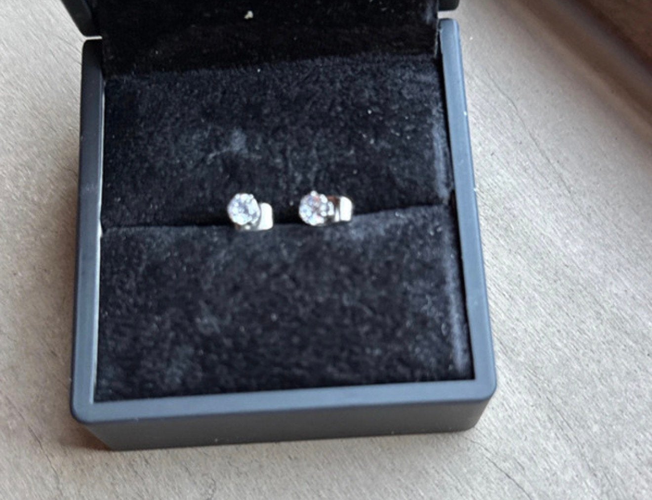 Oorstekers nepdiamanten, Handtassen en Accessoires, Piercings, Ophalen, Gebruikt