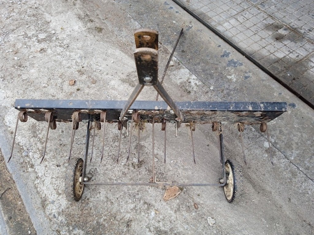 Scarificateur pour tracteur tondeuse, Enlèvement, Utilisé